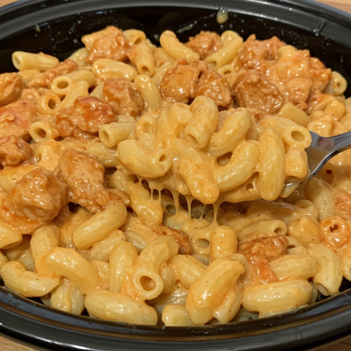slow cooker buffalo chicken mac n’ cheese
